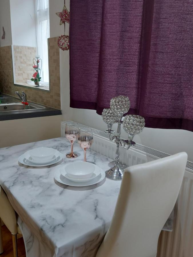 Lux Apartment In Gatwick 크롤리 외부 사진