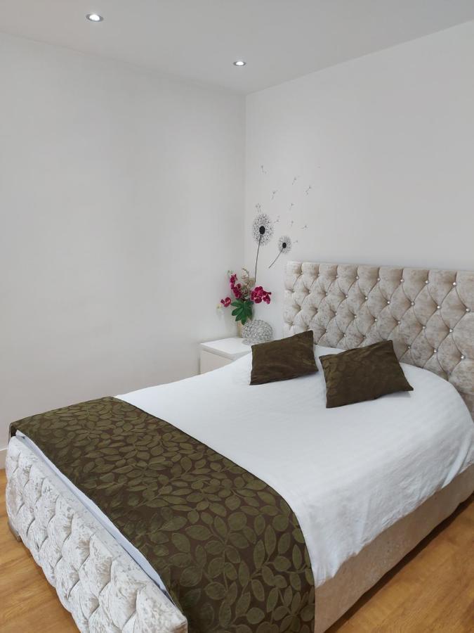 Lux Apartment In Gatwick 크롤리 외부 사진