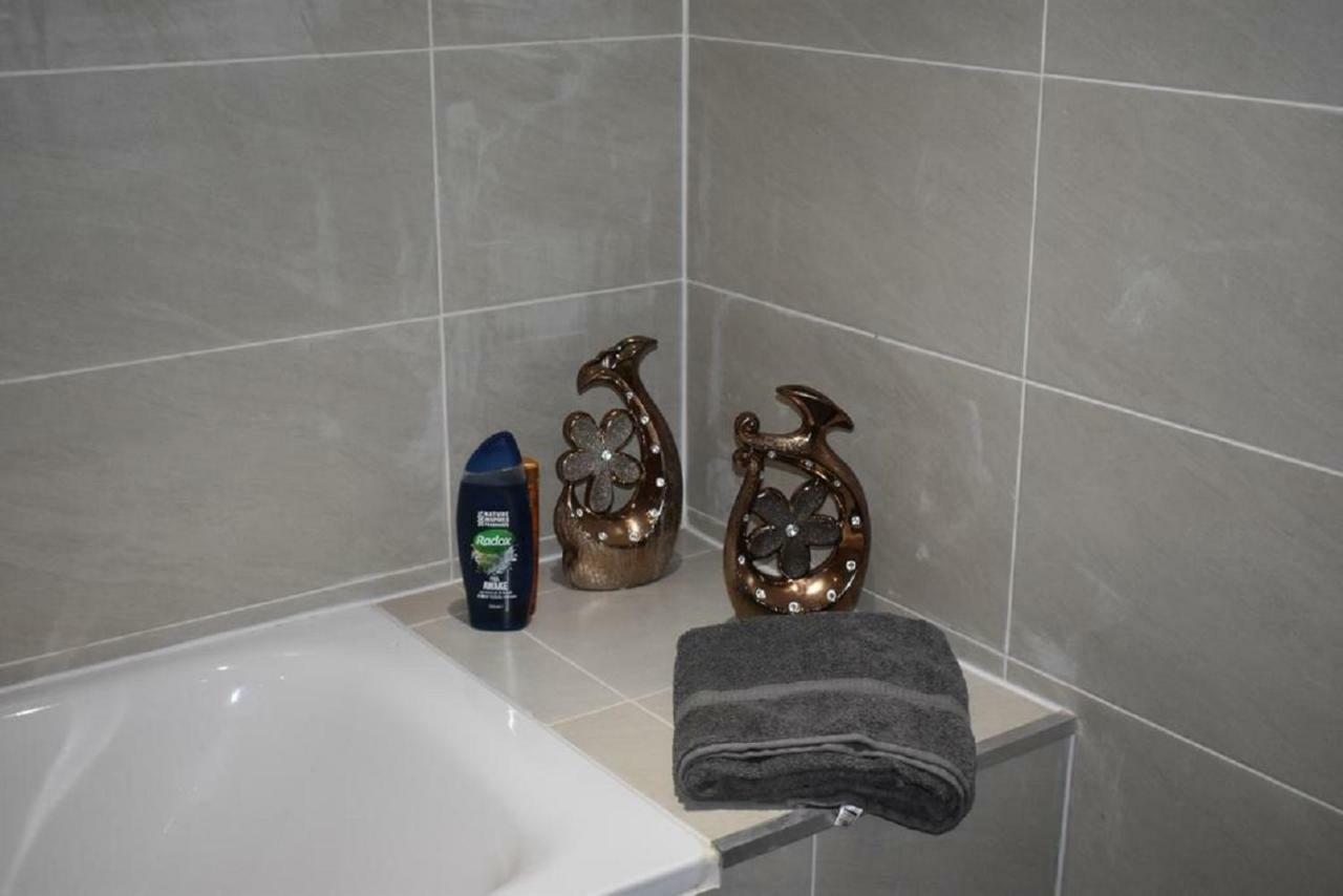 Lux Apartment In Gatwick 크롤리 외부 사진